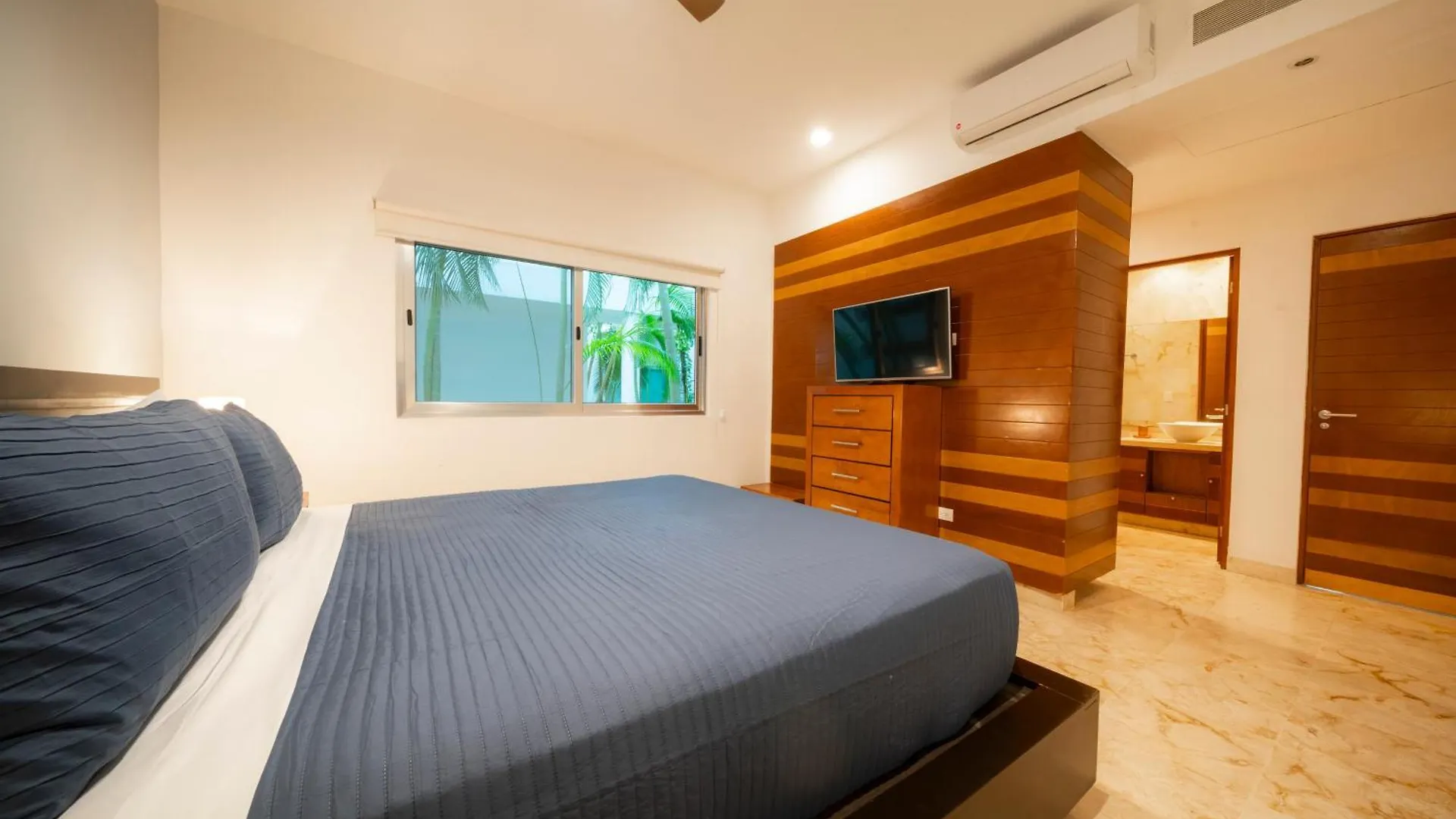 Holiday home Modern 2 Bedroom Condo With Pool - Near To The Beach - Casa Del Mar 113 Playa del Carmen