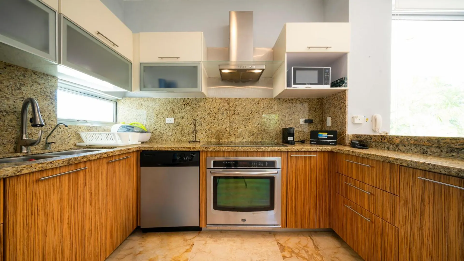 Modern 2 Bedroom Condo With Pool - Near To The Beach - Casa Del Mar 113 Playa del Carmen