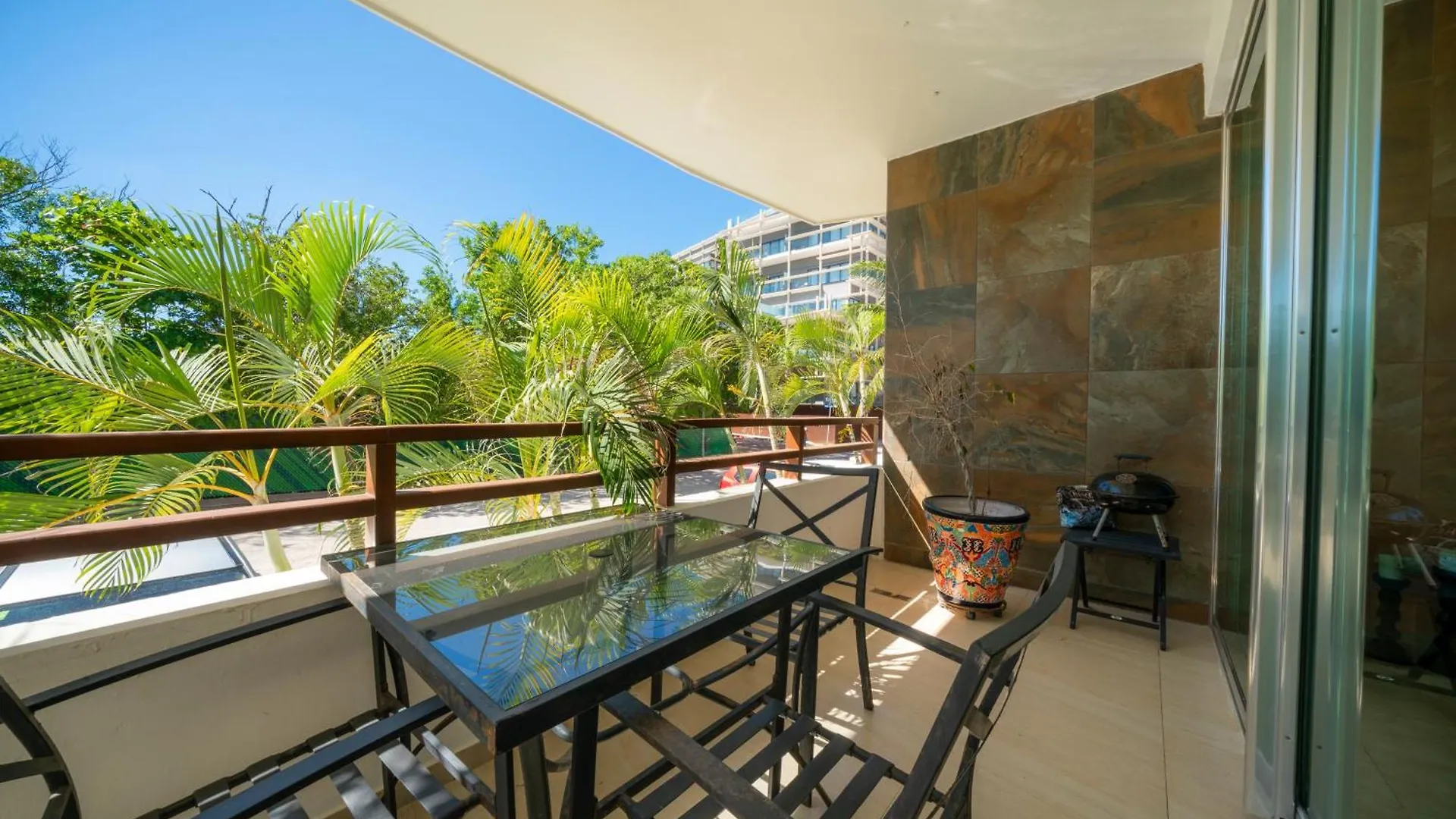 Modern 2 Bedroom Condo With Pool - Near To The Beach - Casa Del Mar 113 Playa del Carmen Holiday home