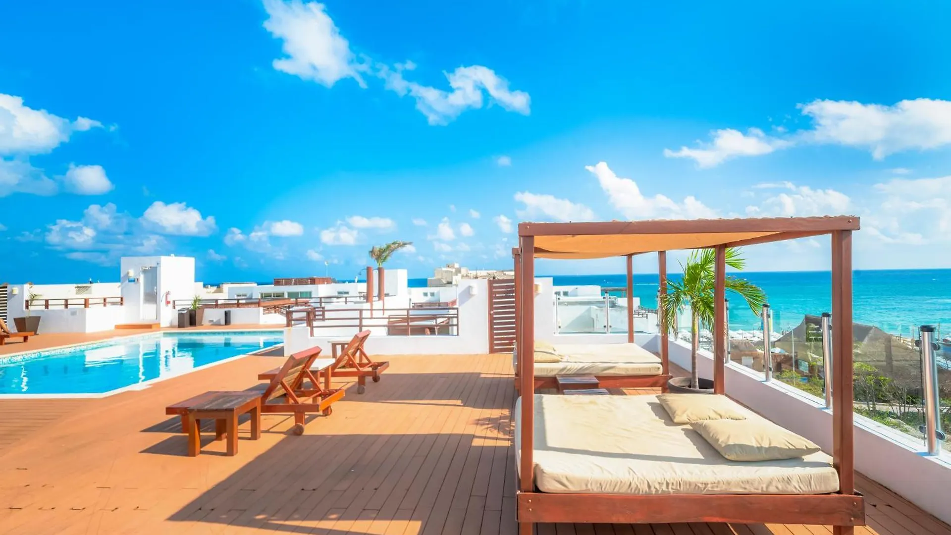 Modern 2 Bedroom Condo With Pool - Near To The Beach - Casa Del Mar 113 Playa del Carmen